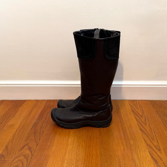 KEEN LAKEN HIGH BOOTS, W8.5 in Black - Picture 5 of 10